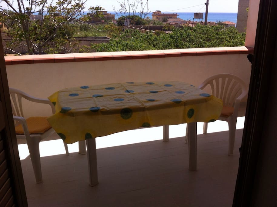Veranda con tavolo