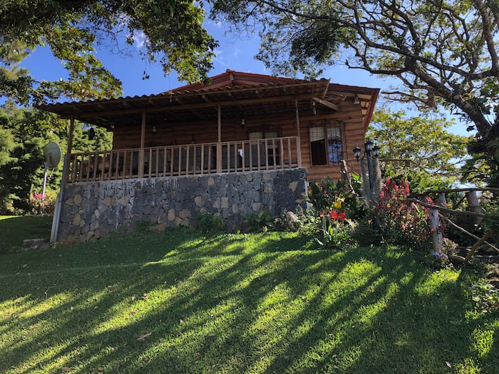 Cabin with Luxury Views, Provence Los Naranjos Cabins for Rent in Juayua, Sonsonate, El
