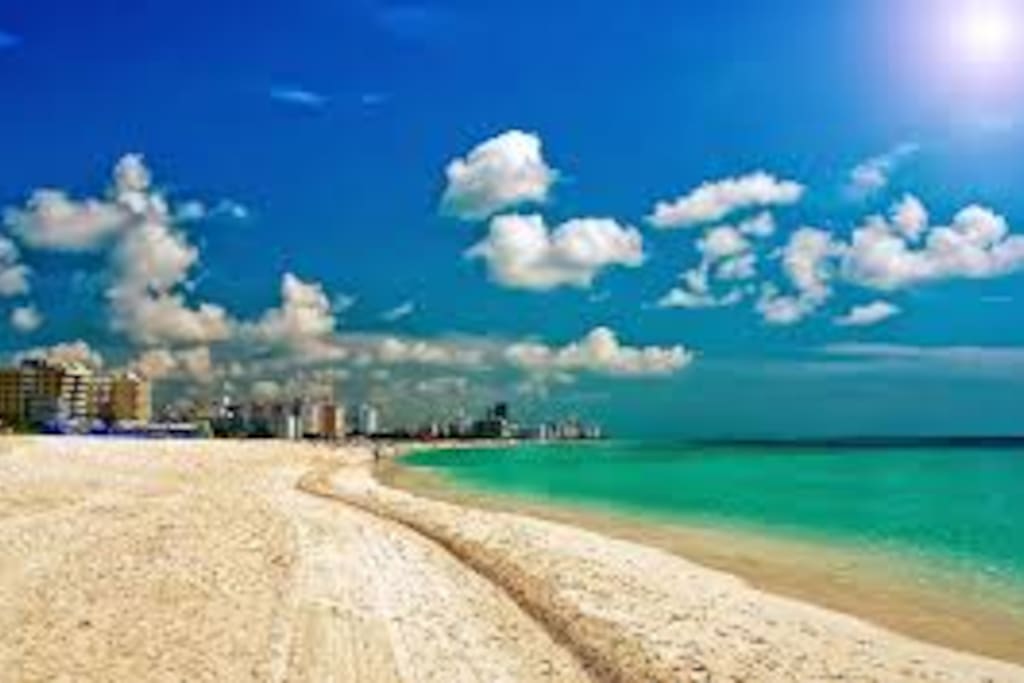 Hollywood beach paradise just minutes away.