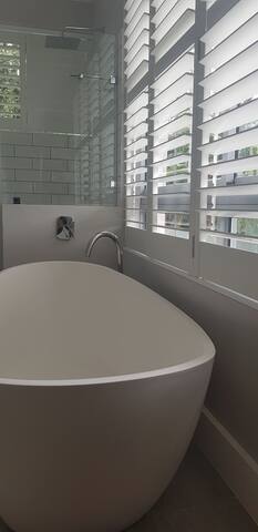 Stylish Newlands village home gallery image 4