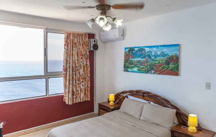 Dhoma e dytë me pamje nga Malecón Habanero