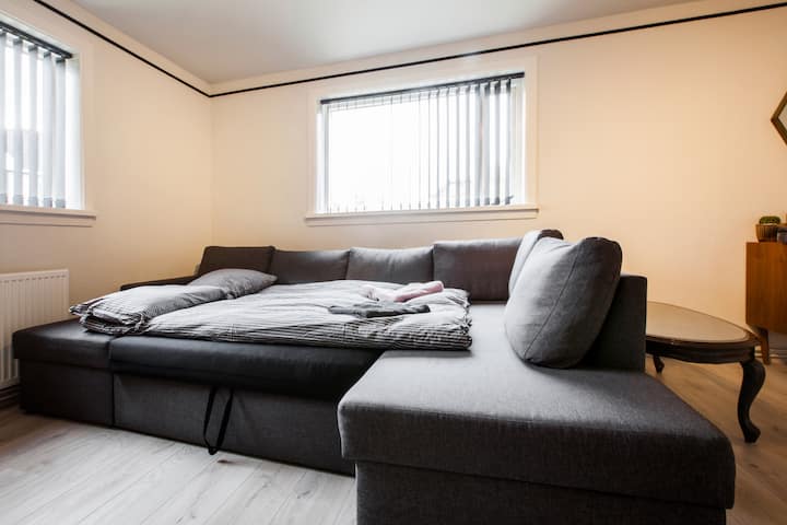 Aptm W/hot Tub & Patio Near Downtown Reykjavik - Reykjavik