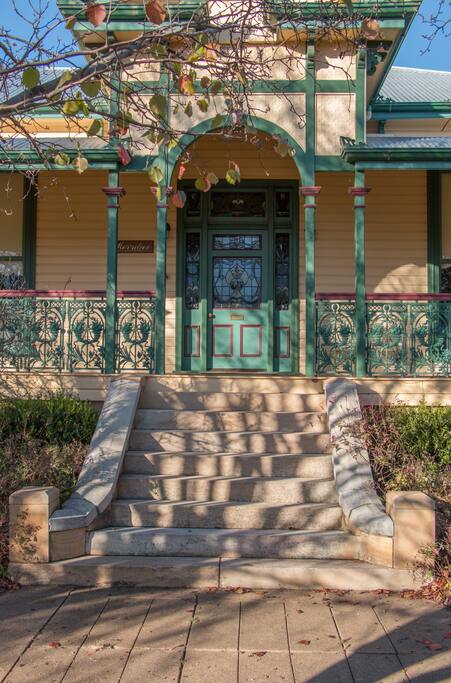 Enter up the main steps on Pratten Street