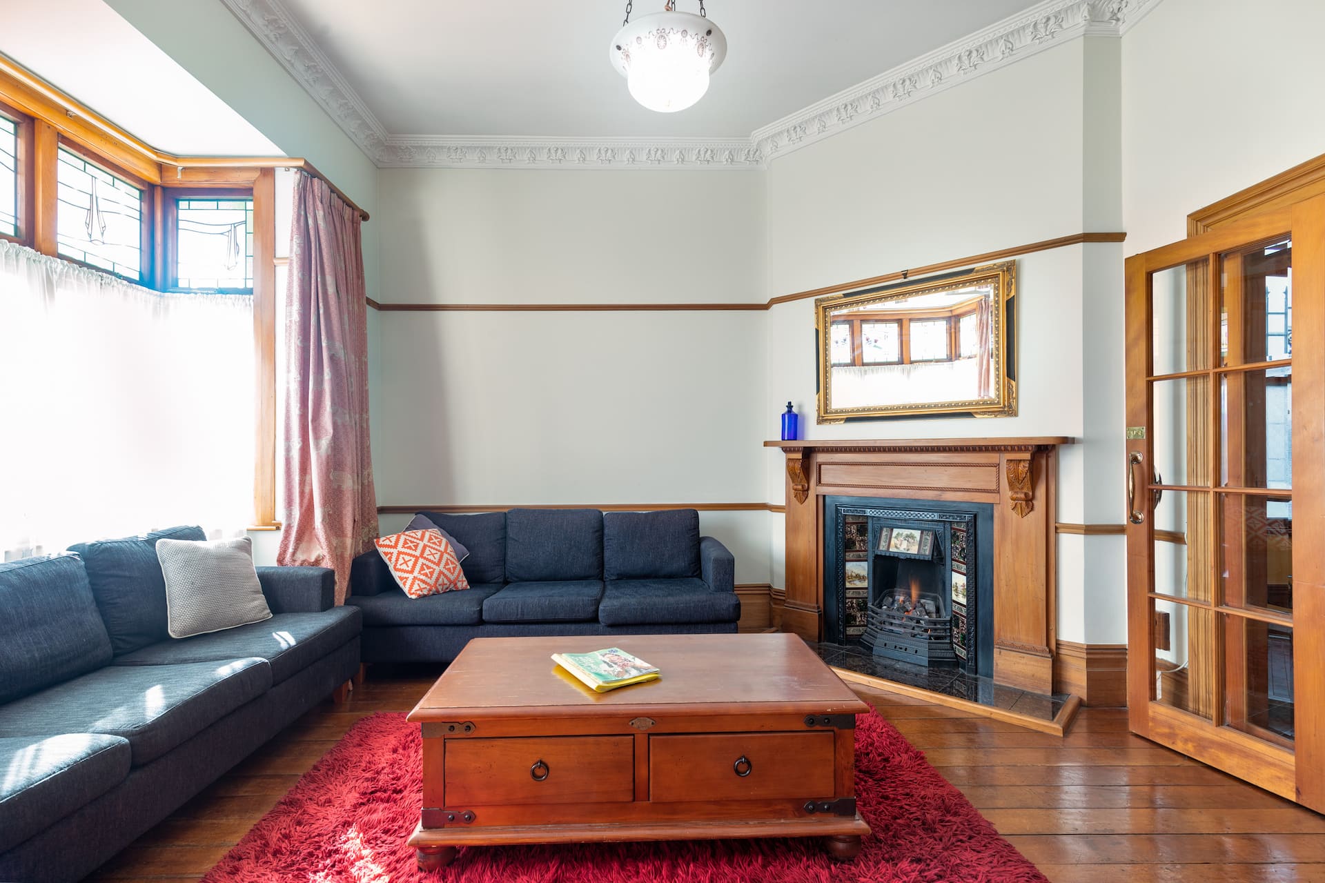 Victorian 3BR Villa - Walk to Waterfront & Te Papa