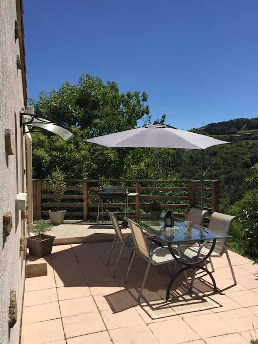 Terrasse avec barbecue