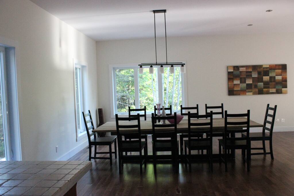 Table artisanale pouvant asseoir 10 personnes