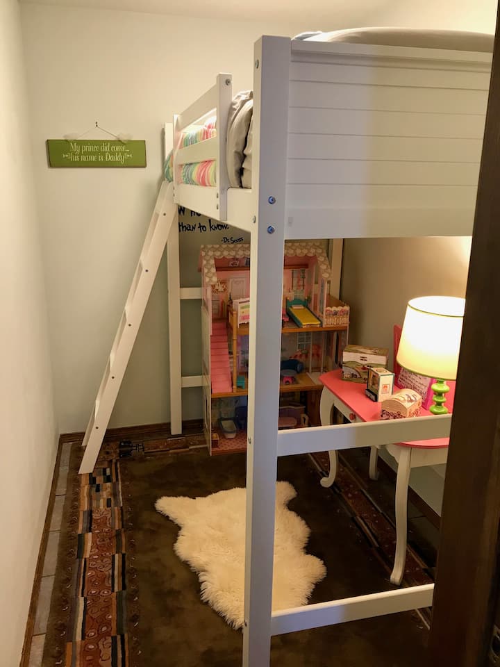 سرير فردي على الطراز العلوي