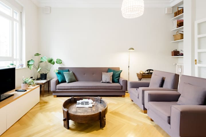 A wide Living Room next Gran Vía!