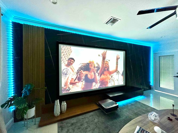 Bayview In Heart Of Miami | Pool | Theater | More - Aventura, FL