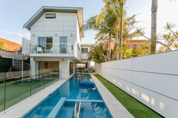 Perfect Beach home with everything gallery image 2