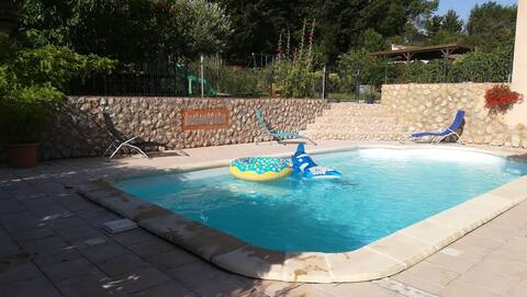 Air-conditioned apartment T3  (swimming pool and parking)