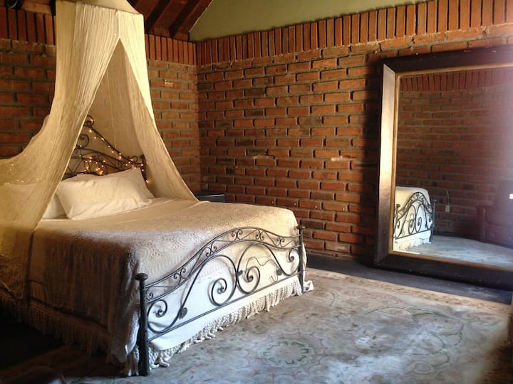 Bedroom at the main cabin / Cuarto en casa principal 