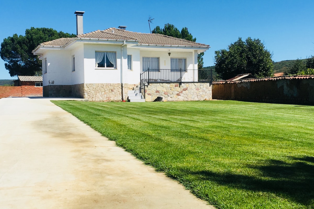 Villasinta de Torío Holiday Rentals & Homes - Castilla y León, Spain |  Airbnb