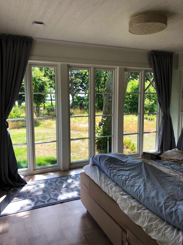 חדר שינה ראשי, נוף נפלא לים.