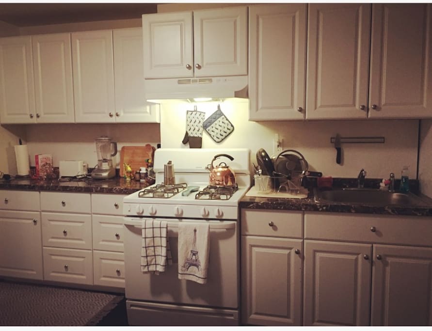 Amazing sized kitchen w/ toaster, blender, kettle and coffee maker
