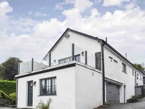 Lovely converted barn with stunning views