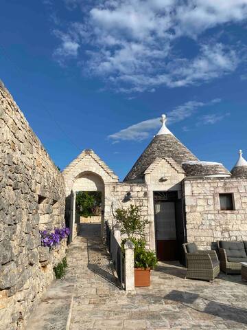Trullo Quercia with private pool gallery image 3
