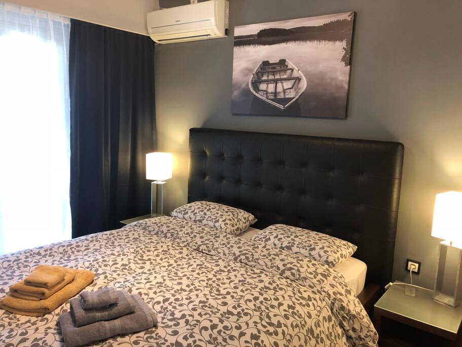 Double size leather bed / Downy duvet /blackout curtains/anatomic layer