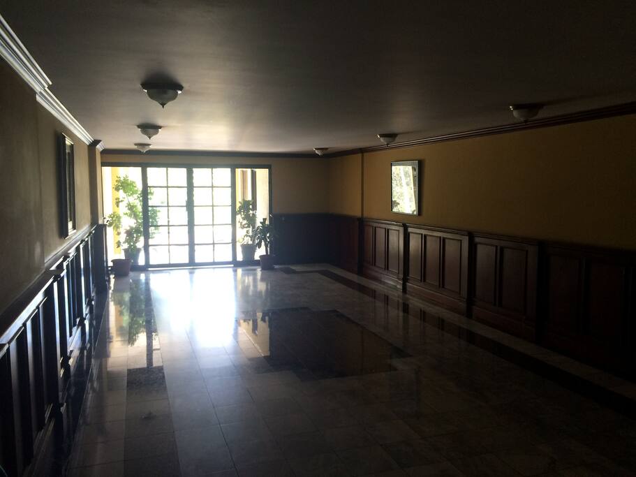 Lobby, Security 24/7