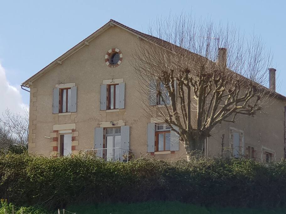 Derrière de la maison.