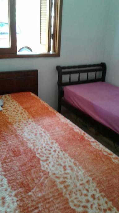 Quarto cama casal + cama solteiro