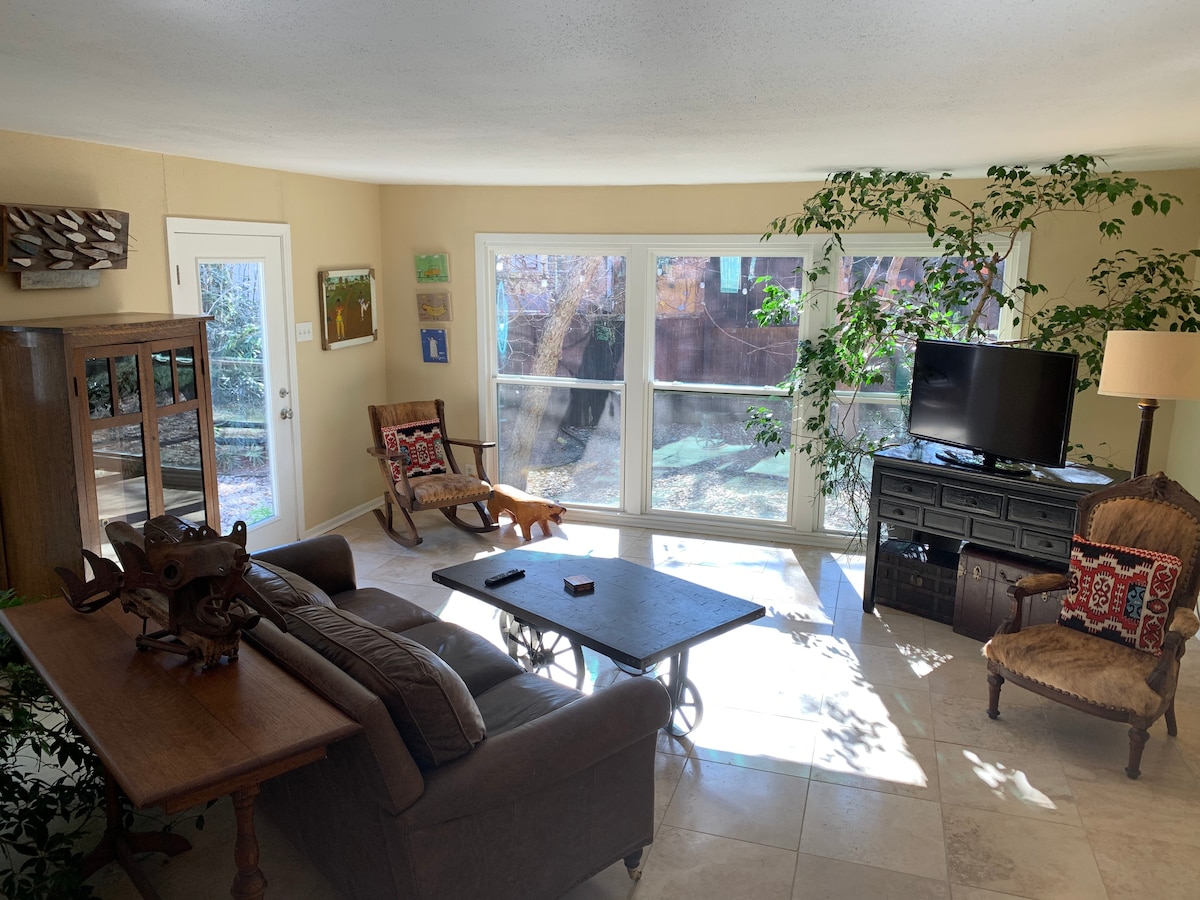 Popular Airbnb listing: Quiet Cul-de-Sac in Cherrywood in Upper Boggy Creek