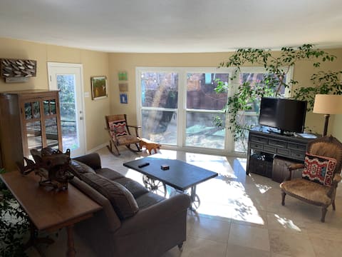 Popular Airbnb listing: Quiet Cul-de-Sac in Cherrywood in Upper Boggy Creek