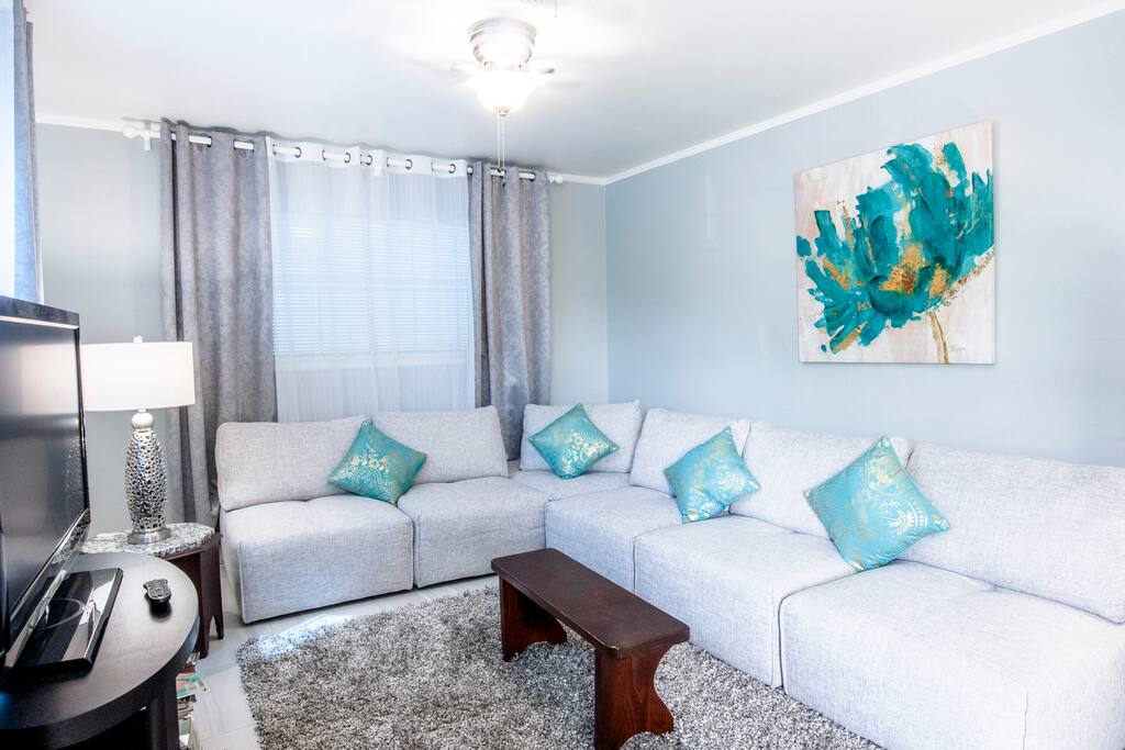 Expandable sofas