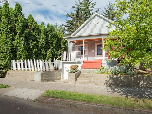 Historic St. Johns 1909 Farmhouse