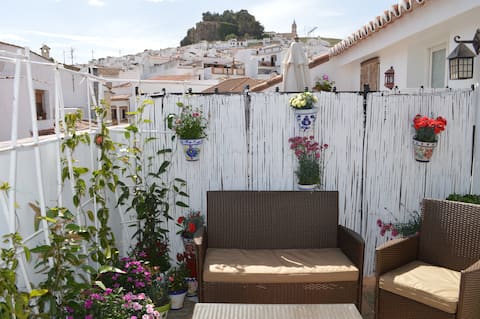 Lovely Apartment with C.heating &wifi, Nr.Caminito