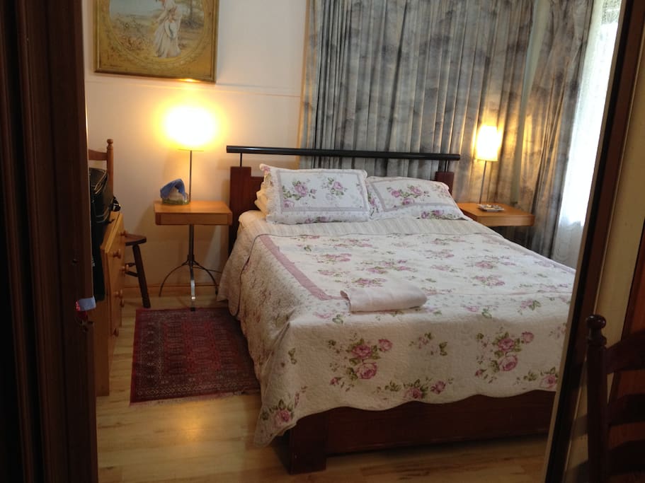 Queen size bed