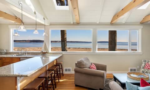 Vintage Whidbey Cabin on Kiteboarding & Dog Beach!