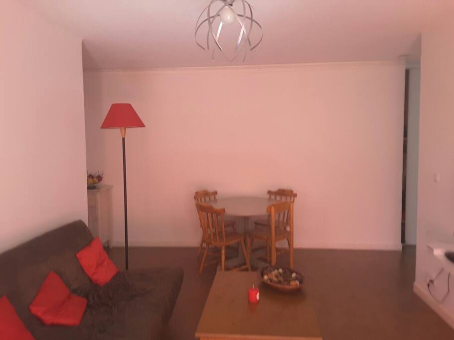 Salon-salle à manger.