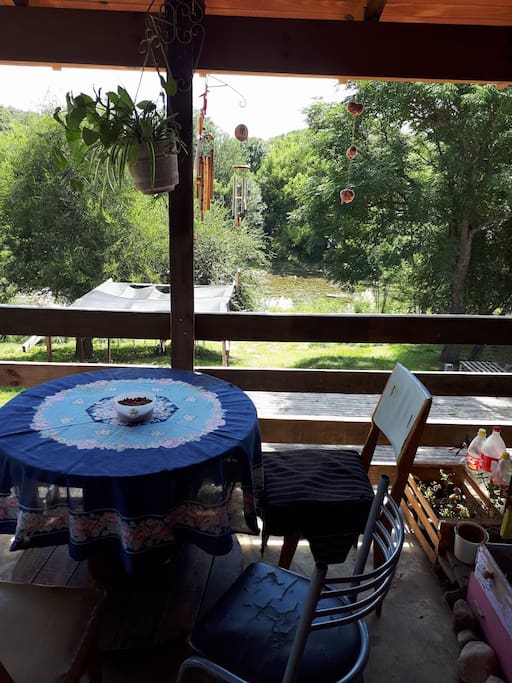 terraza con vista al rio