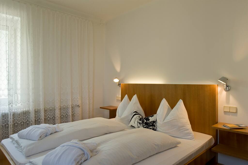 gartenseitiges Schlafzimmer