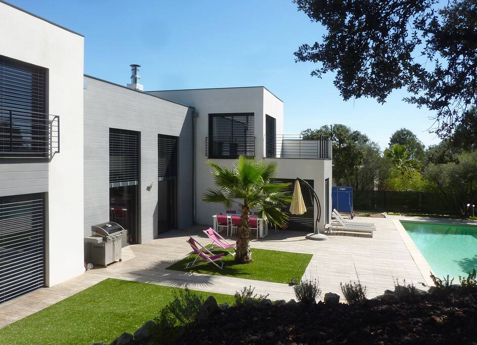 La villa et sa piscine