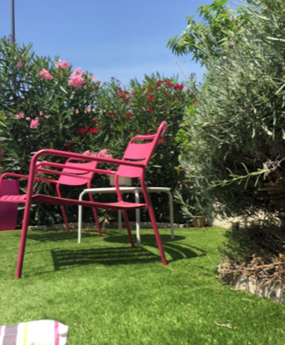 Jardin + table repas extérieur