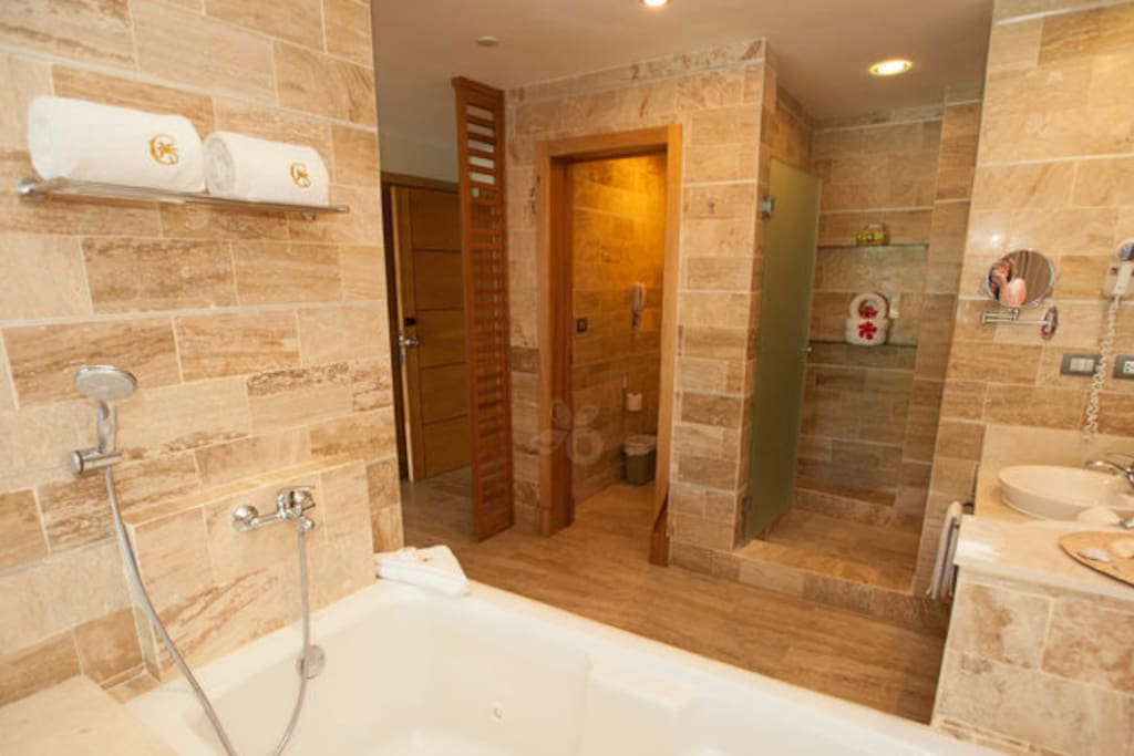 Marble bathrooms with jacuzzi tubs