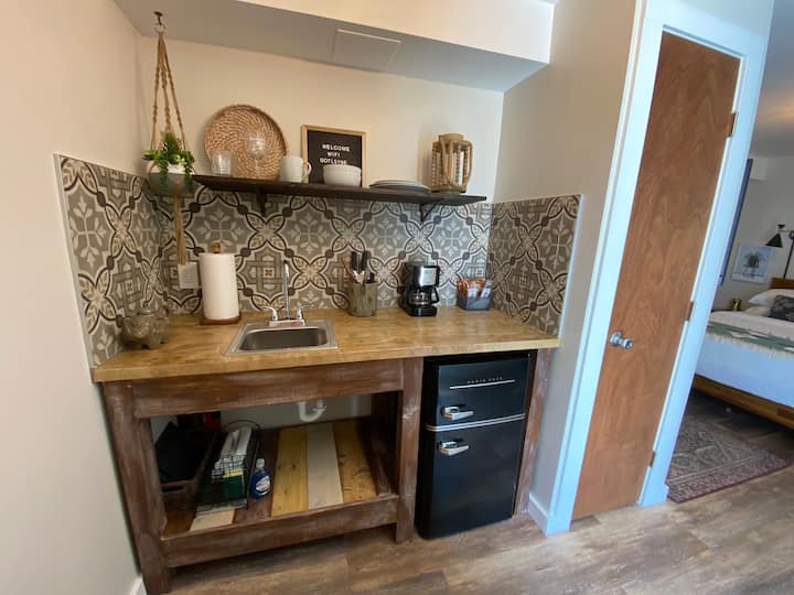 Mid Century Boho #9, Walk To The Strip, A/c Wifi - Geneva-on-the-Lake, OH