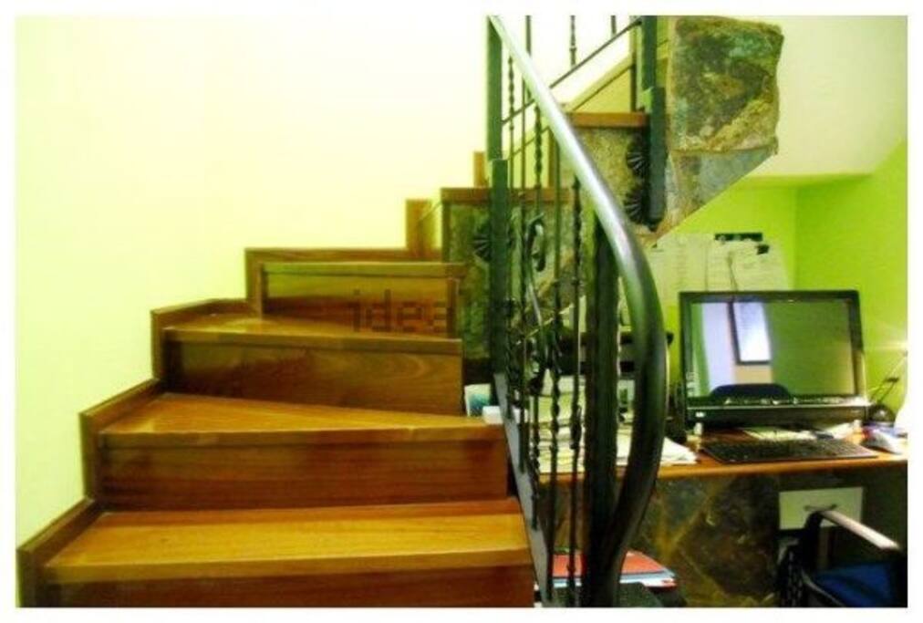 escalera de subida a la Habitacion y a la terraza -solariun, y La Torre
