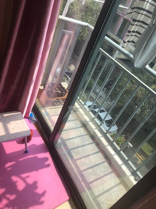 带落地窗 小阳台
