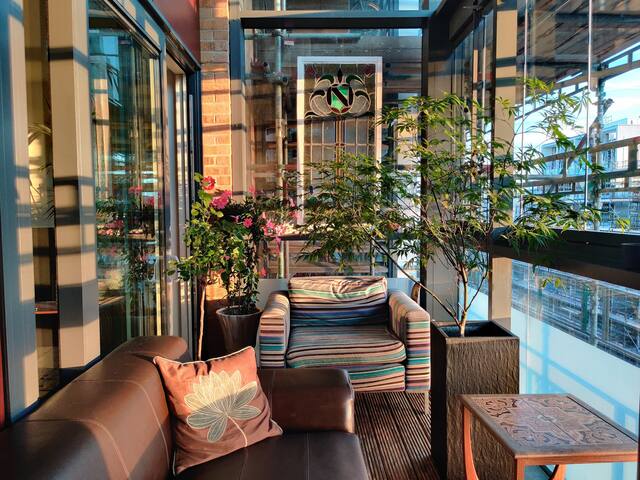 Elegant, Boutique Apartment w/ roof terraces