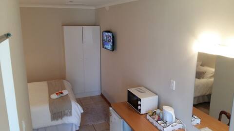 Twilight Inn        (Room 2 of 3)