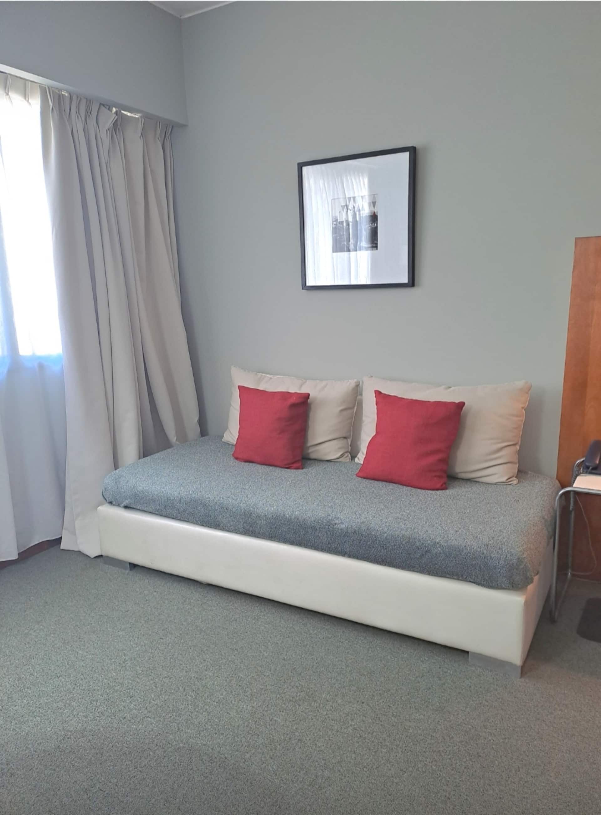 One-bedroom apartment with solarium in Monserrat