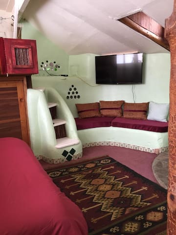 FIRST EARTHSHIP EVER BUILT - NOW REFURBISHED