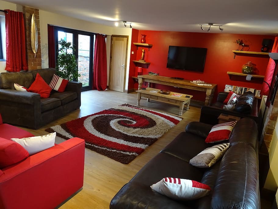 Amazing sitting room with 55inch TV