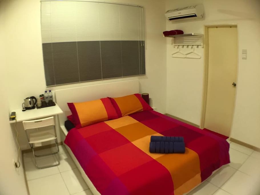 The Room with 1 Queen Bed