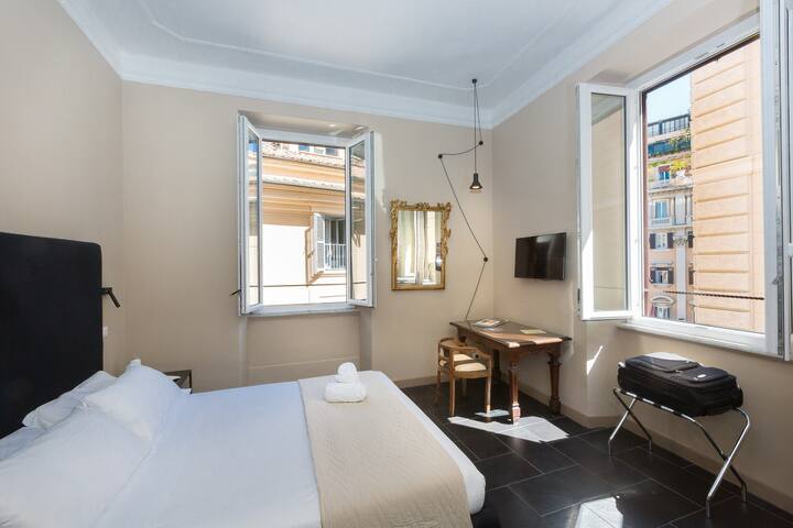 Luxury apartment for 6 persons close Spanish Steps gallery image 5