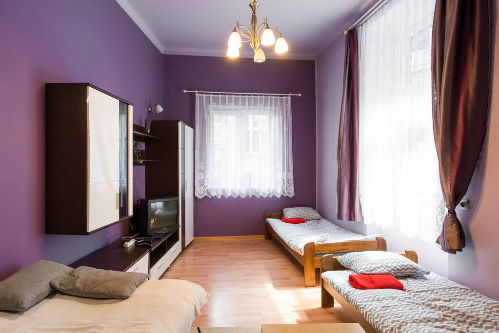 Bedroom - 2 single beds