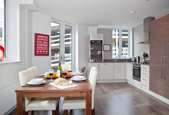 Modern Breathable 2bed 2bath gallery image 3